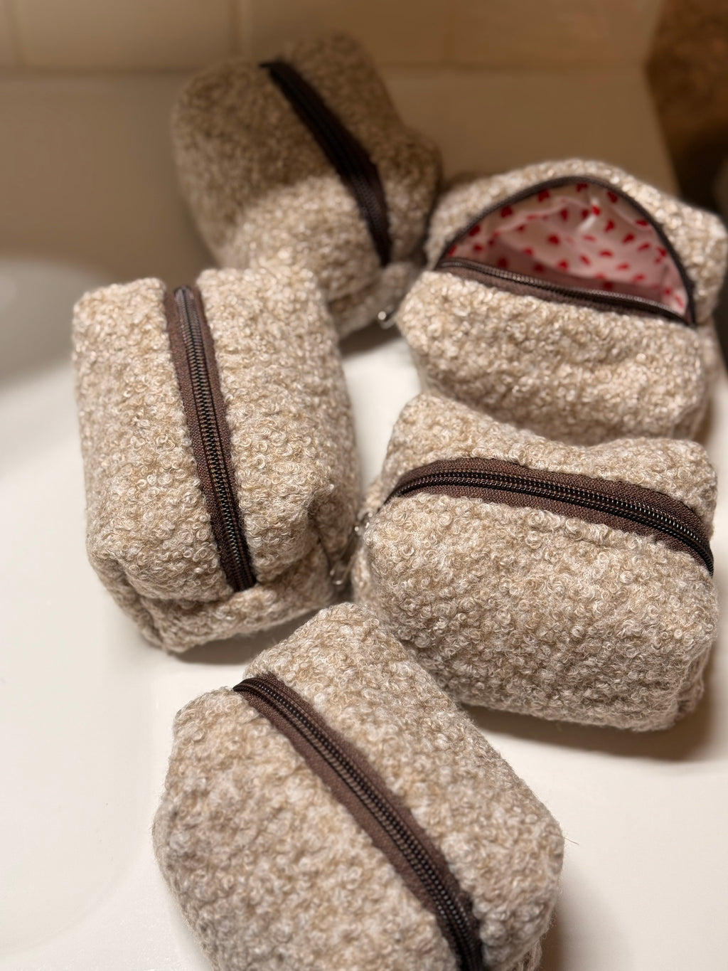 FLUFFYBAG BOUCLÉ CUORI ROSSI