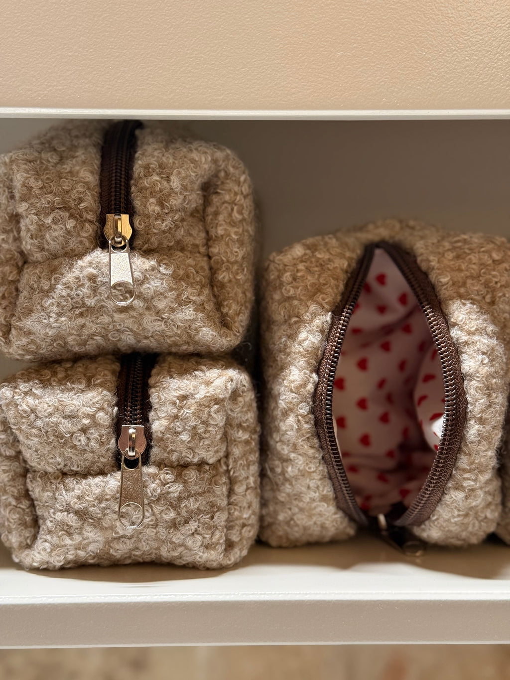 FLUFFYBAG BOUCLÉ CUORI ROSSI