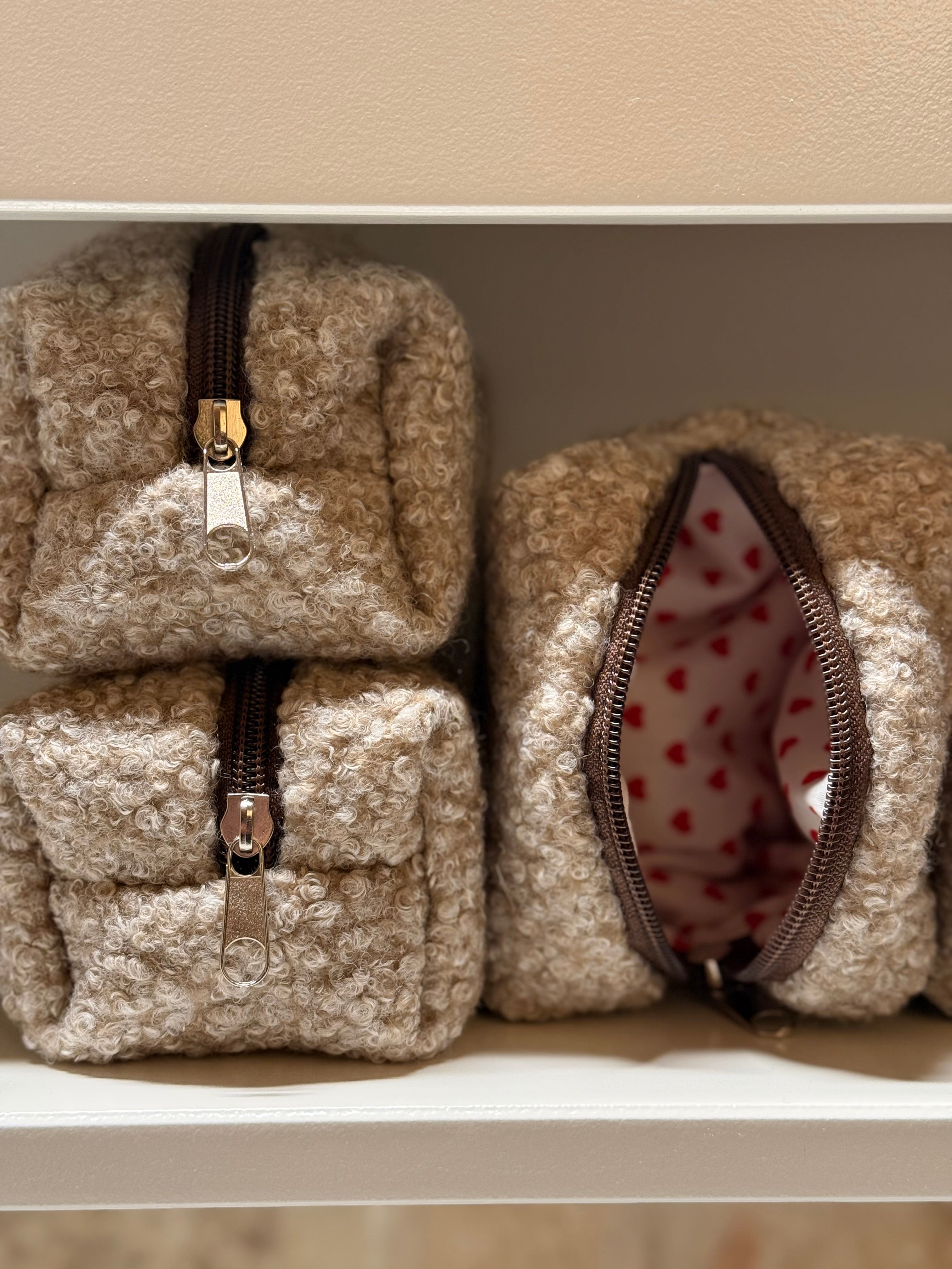 FLUFFYBAG BOUCLÉ CUORI ROSSI