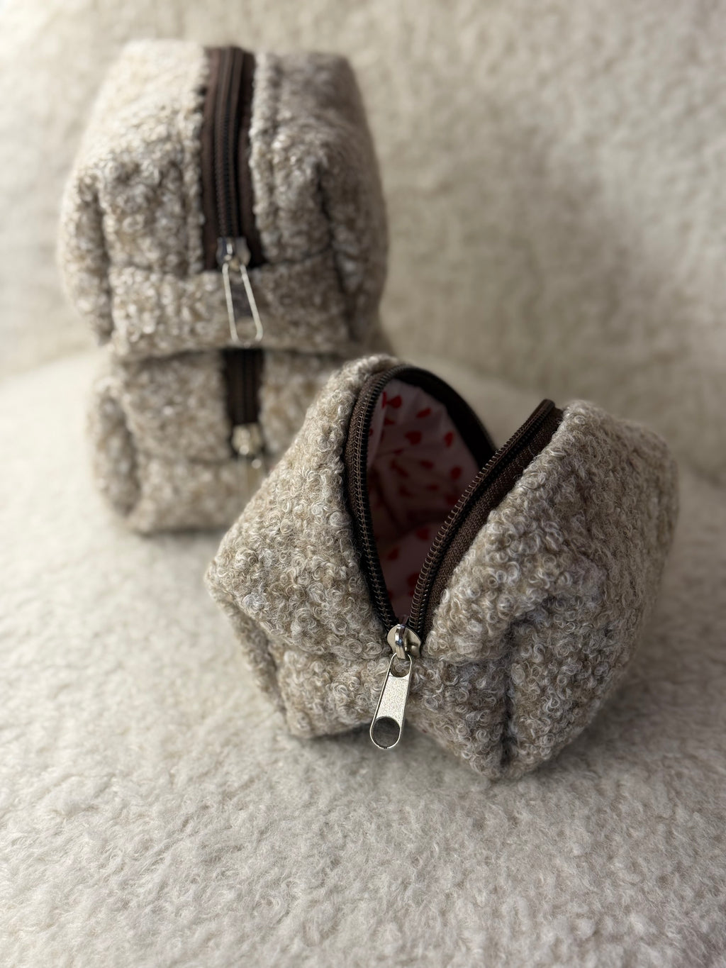 FLUFFYBAG BOUCLÉ CUORI ROSSI